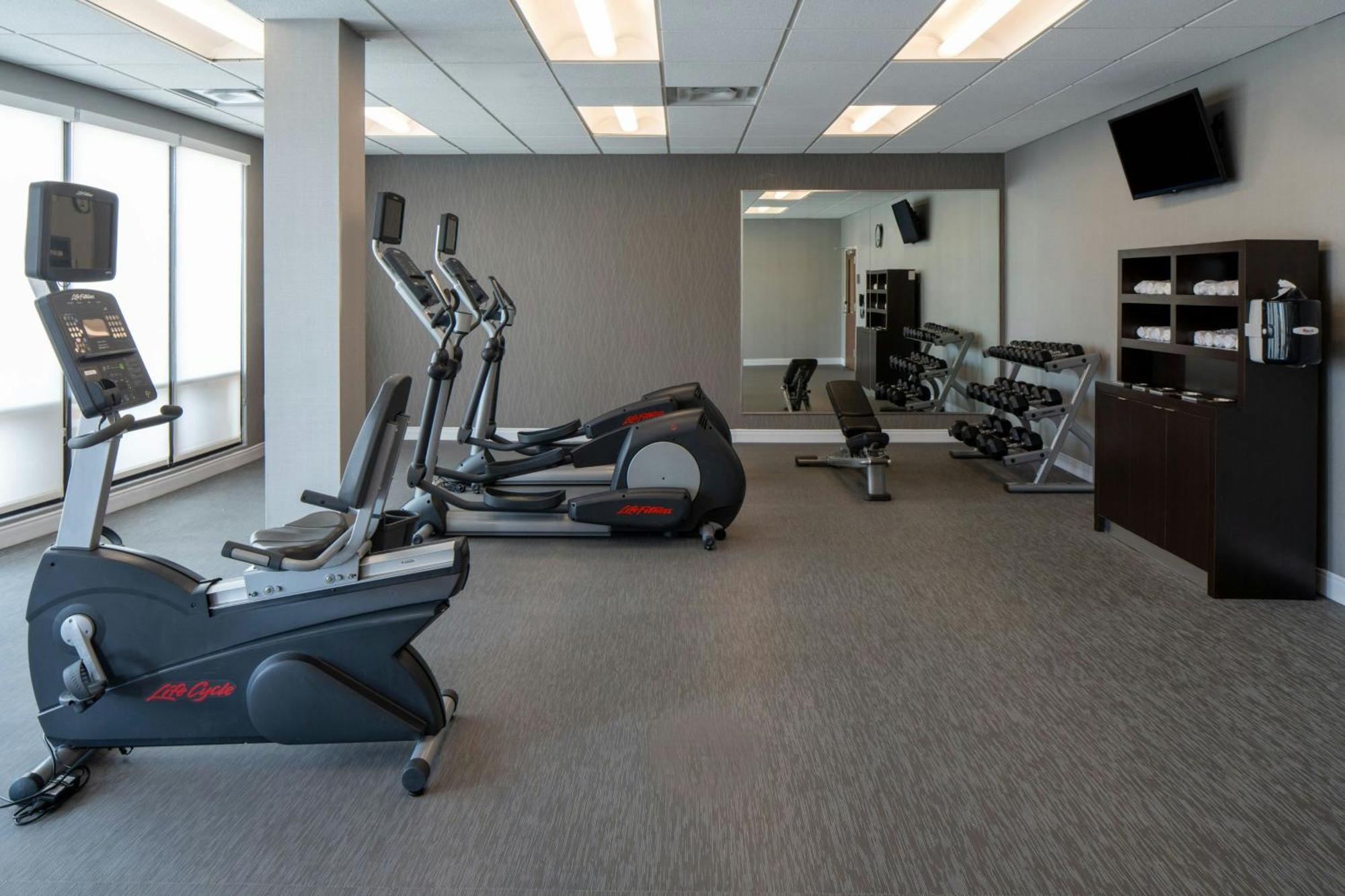 Courtyard By Marriott Jackson Airport/Pearl Hotel Bagian luar foto