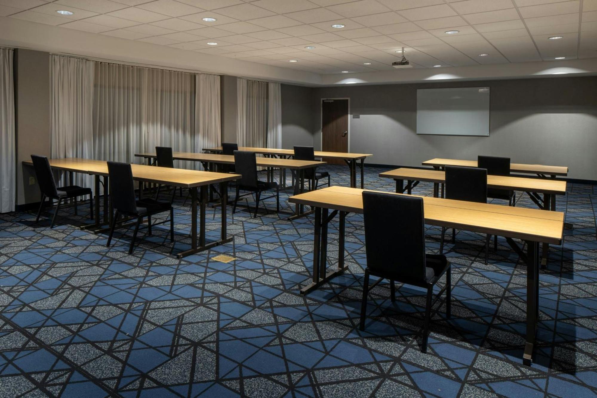 Courtyard By Marriott Jackson Airport/Pearl Hotel Bagian luar foto