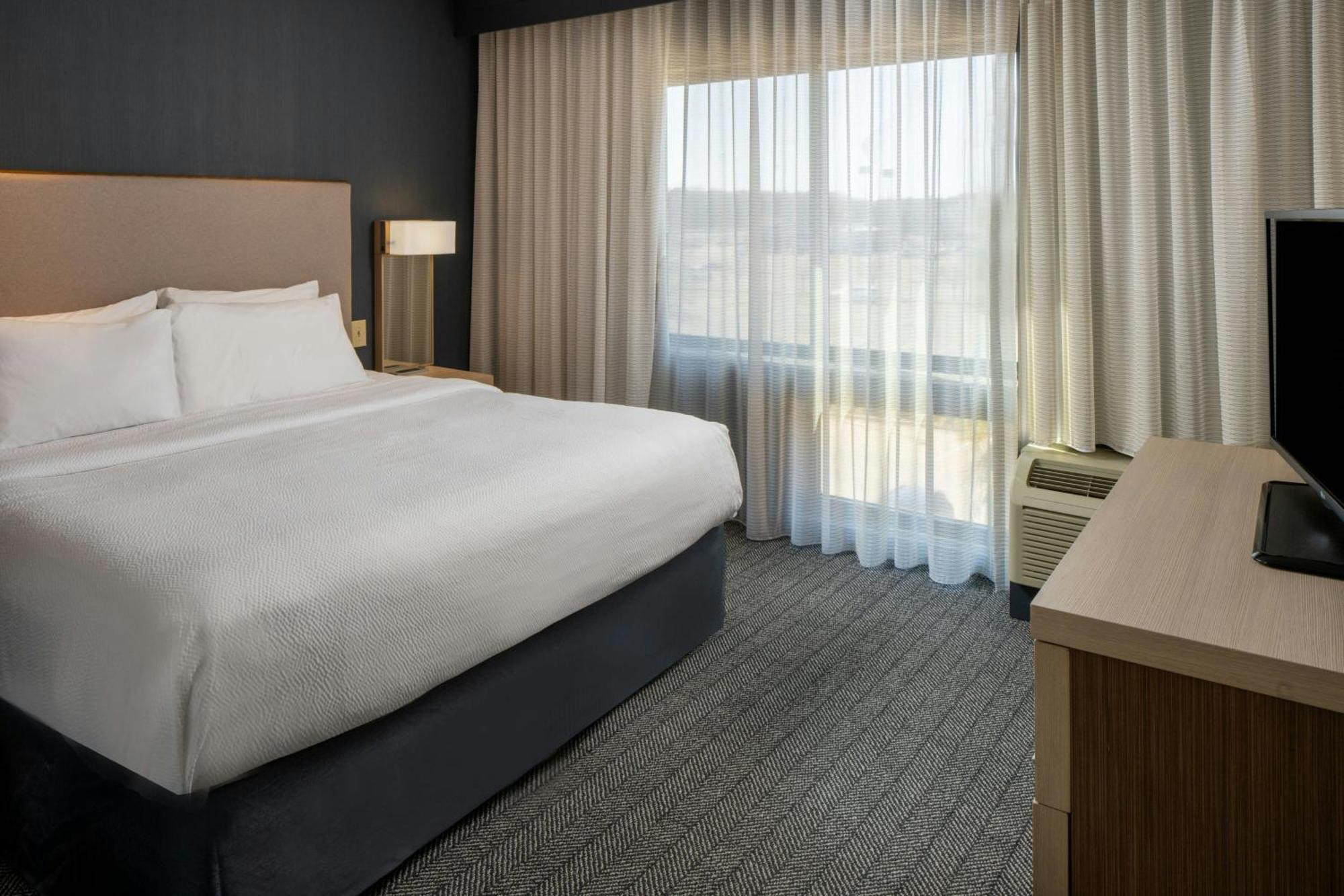 Courtyard By Marriott Jackson Airport/Pearl Hotel Bagian luar foto