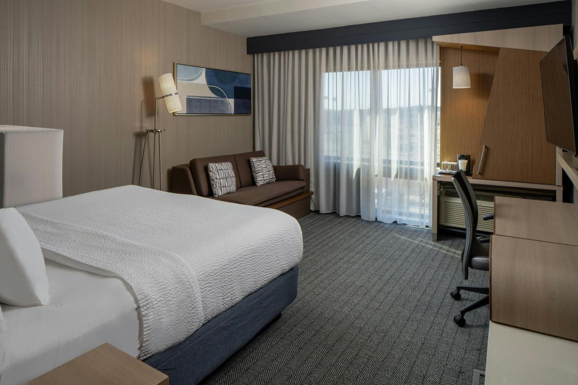 Courtyard By Marriott Jackson Airport/Pearl Hotel Bagian luar foto