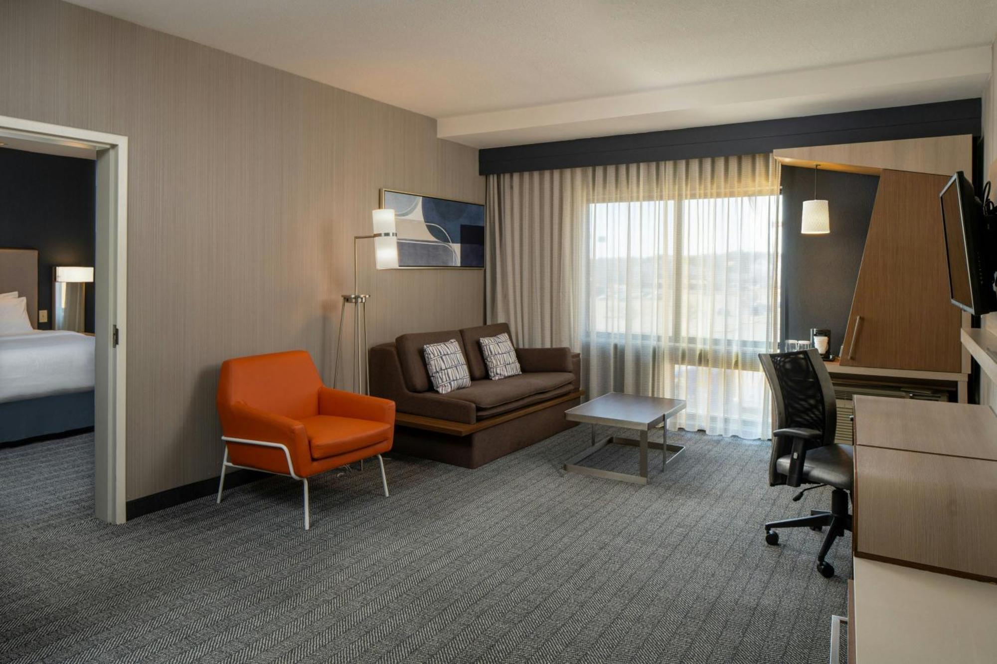 Courtyard By Marriott Jackson Airport/Pearl Hotel Bagian luar foto