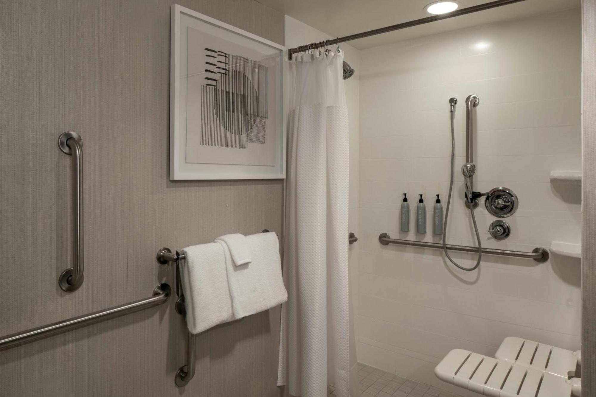 Courtyard By Marriott Jackson Airport/Pearl Hotel Bagian luar foto